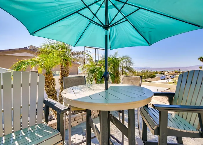 5 Mi To Havasu: Bright W/ Fire Pit! Hébergement de vacances Lake Havasu City