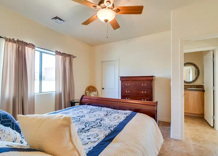 5 Mi To Havasu: Bright W/ Fire Pit! * Lake Havasu City